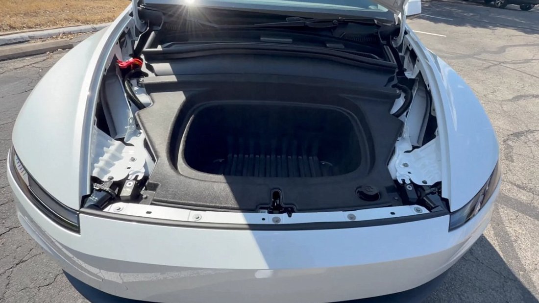 Tesla Model Y Standard RWD (2025-...) frunk photo, front trunk, under hood, storage, cargo, capacity, bonus space