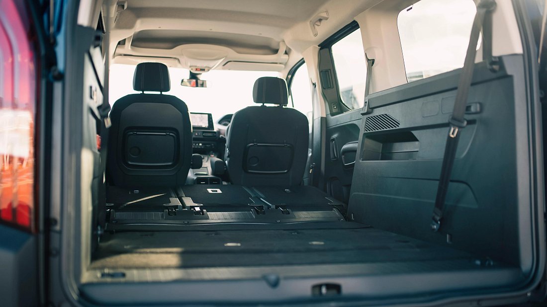 Peugeot e-Rifter Long 50 kWh (2021-2024) trunk, boot, expanded, folded seats, maximum volume, max cargo, max capacity, max storage