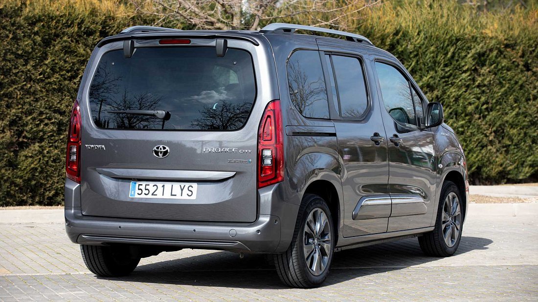 Toyota Proace City Verso Electric L1 50 kWh (2021-2024) rear quarter photo, three-quarter view, diagonal, exterior