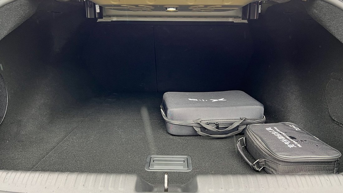 XPENG P7 AWD Performance (2023-…) trunk, boot, seats up, seats upright, cargo space, cargo volume, cargo capacity, storage