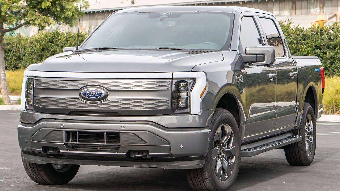 Ford F-150 Lightning Standard Range (2022-…) front view, front quarter, diagonal, exterior