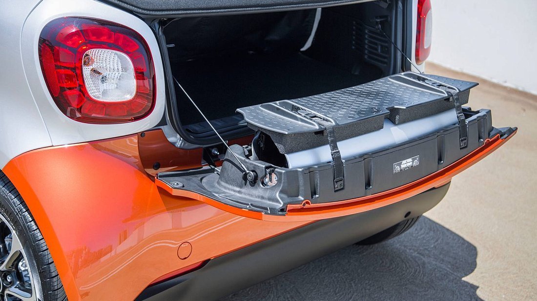 Smart EQ fortwo cabrio (2017-2019) trunk, boot, seats up, seats upright, cargo space, cargo volume, cargo capacity, storage