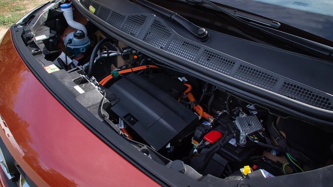 Opel Zafira Electric Life M 50 kWh (2020-2024) frunk, front trunk, under hood, storage, cargo, capacity, bonus space