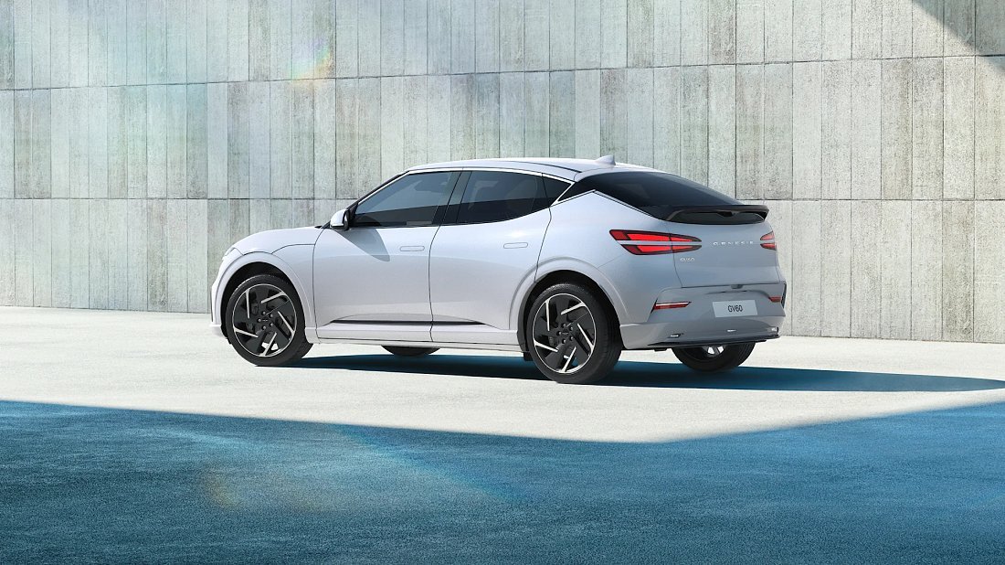 Genesis GV60 Standard RWD (2025-…) rear quarter photo, three-quarter view, diagonal, exterior