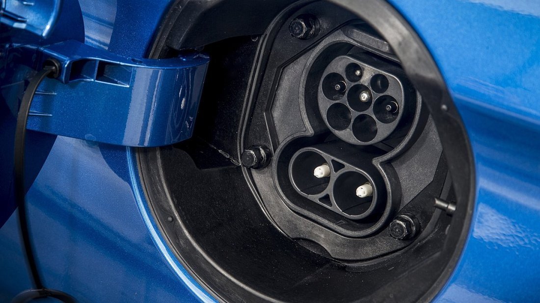 Hyundai Ioniq Electric Gen 1 (2016-2019) charge port Europe photo, charging, inlet, plug, connector