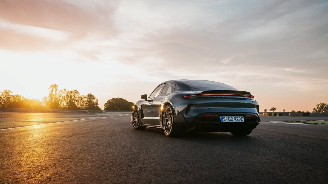 Porsche Taycan Turbo GT (2024-…) rear quarter, three-quarter view, diagonal, exterior
