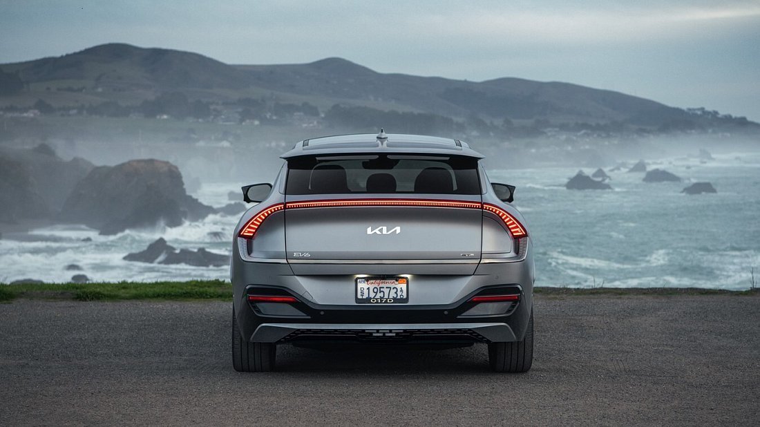 Kia EV6 Standard Range RWD (2021-2024) rear view, taillights, trunk, spoiler, badge, bumper, exterior