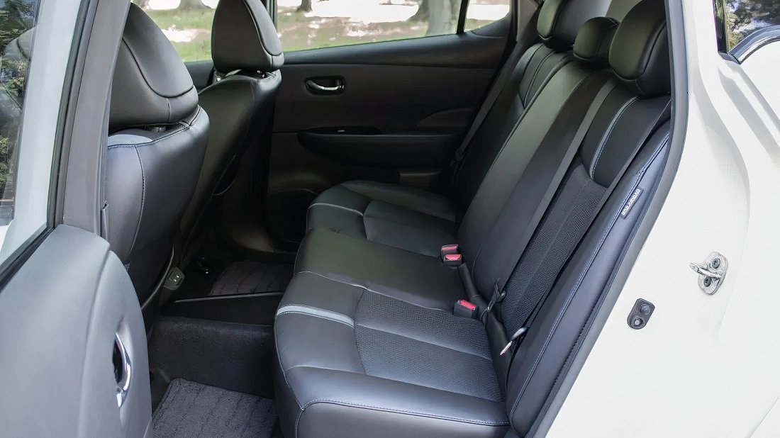 Nissan Leaf 60 kWh (2022-…) rear seats, back seats, passenger seats, legroom, headroom, interior
