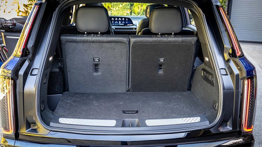 Cadillac Vistiq AWD (2025-…) trunk, boot, seats up, seats upright, cargo space, cargo volume, cargo capacity, storage