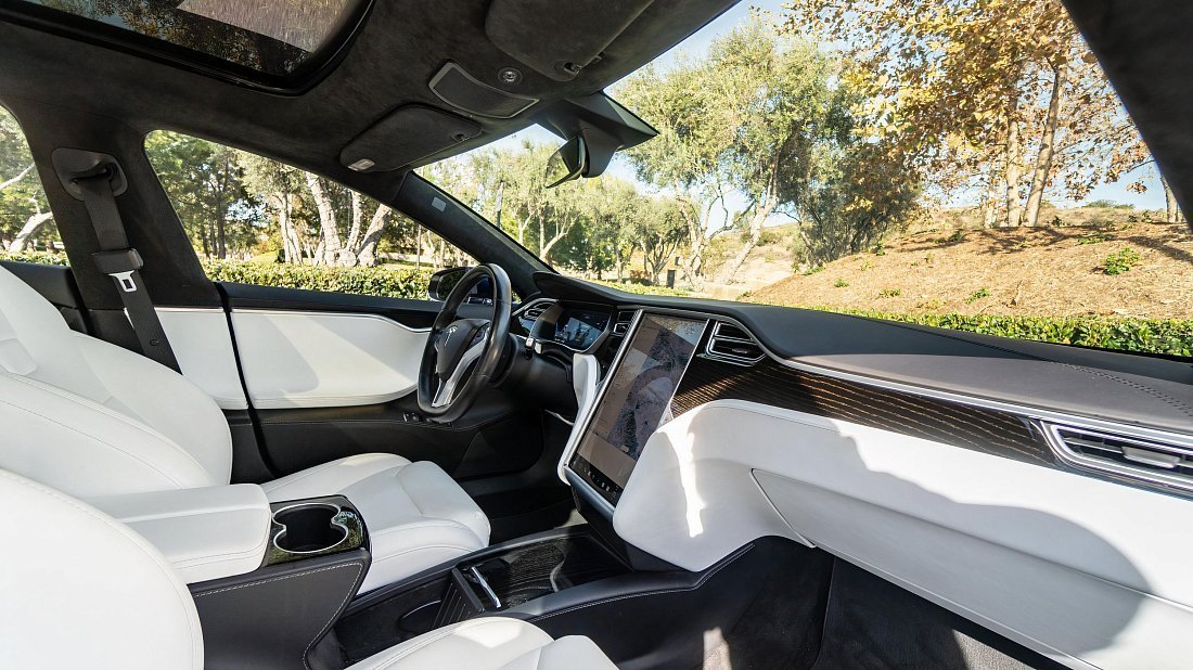 Tesla Model S Standard Range (2019-2020) interior, front seat, driver seat, dashboard, steering wheel, infotainment, cockpit