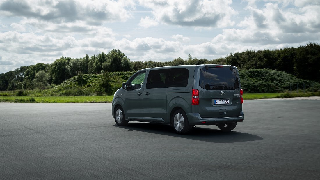 Toyota Proace Verso Electric L1 50 kWh (2024-...) rear quarter, three-quarter view, diagonal, exterior