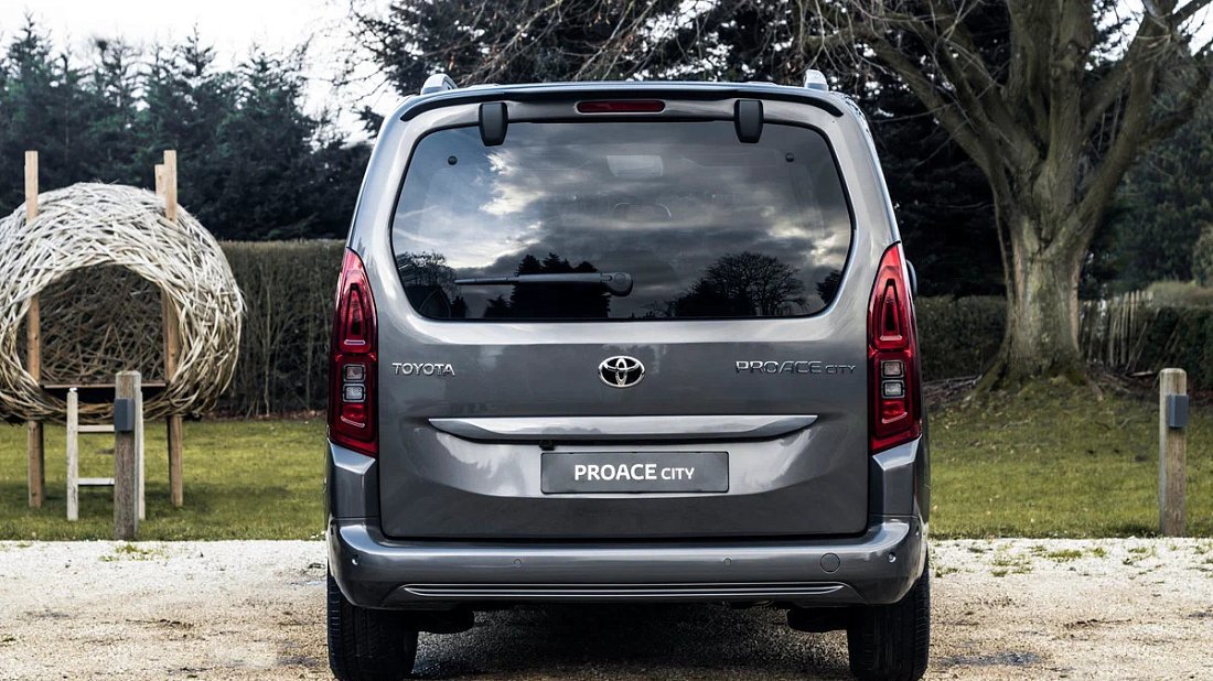 Toyota Proace City Verso Electric L2 50 kWh (2021-2024) rear view, taillights, trunk, spoiler, badge, bumper, exterior