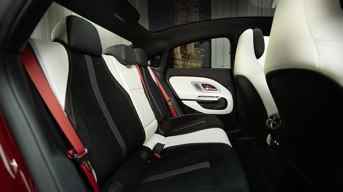 Mercedes CLA 350 4MATIC (2025-...) rear seats, back seats, passenger seats, legroom, headroom, interior