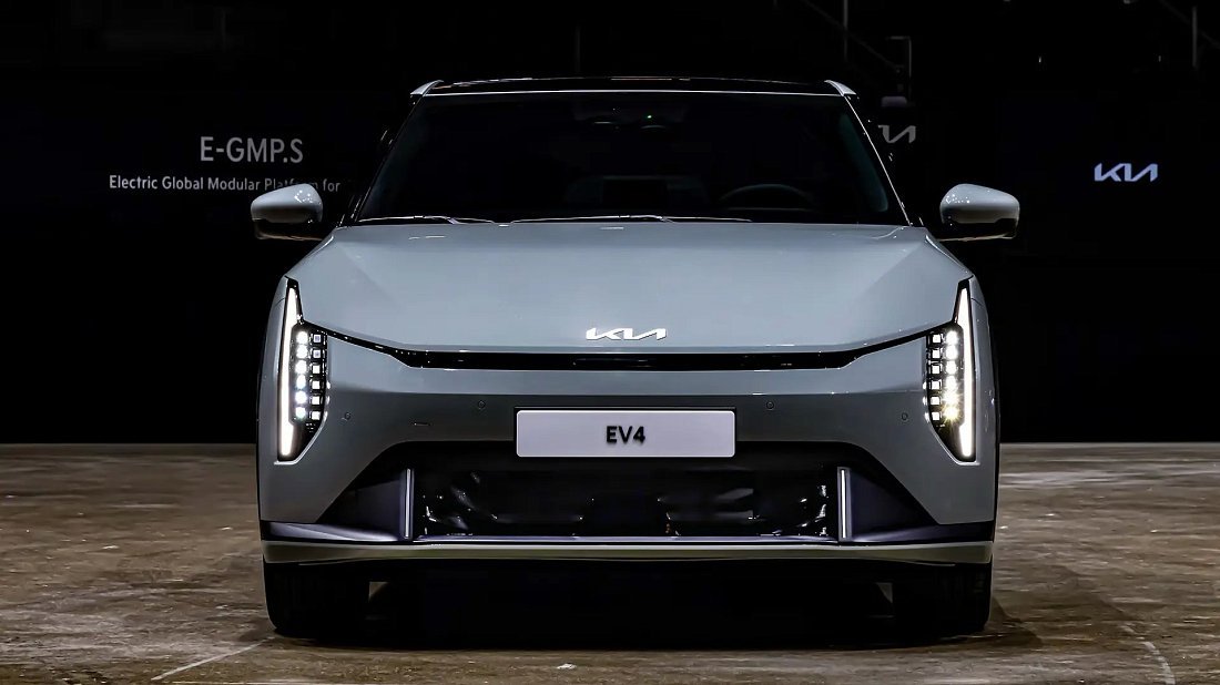 Kia EV4 Sedan Standard Range (2025-…) front fascia, grille, headlights, bumper, exterior