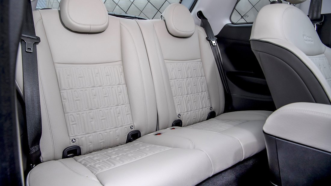 Fiat 500e 3+1 24 kWh (2022-…) rear seats, back seats, passenger seats, legroom, headroom, interior