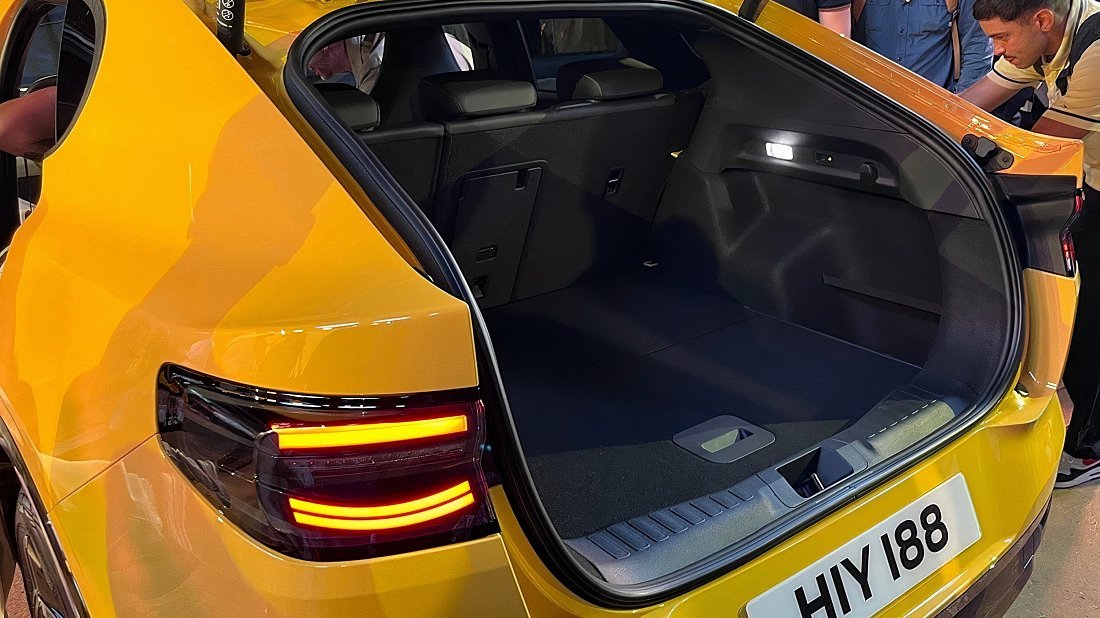 Ford Capri EV Extended Range RWD (2024-…) trunk, boot, seats up, seats upright, cargo space, cargo volume, cargo capacity, storage