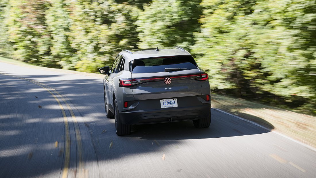 Volkswagen ID.4 AWD Pro (2024-…) rear quarter, three-quarter view, diagonal, exterior