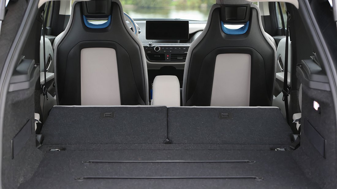 BMW i3 BEV 120 Ah (2018-2022) trunk, boot, expanded, folded seats, maximum volume, max cargo, max capacity, max storage