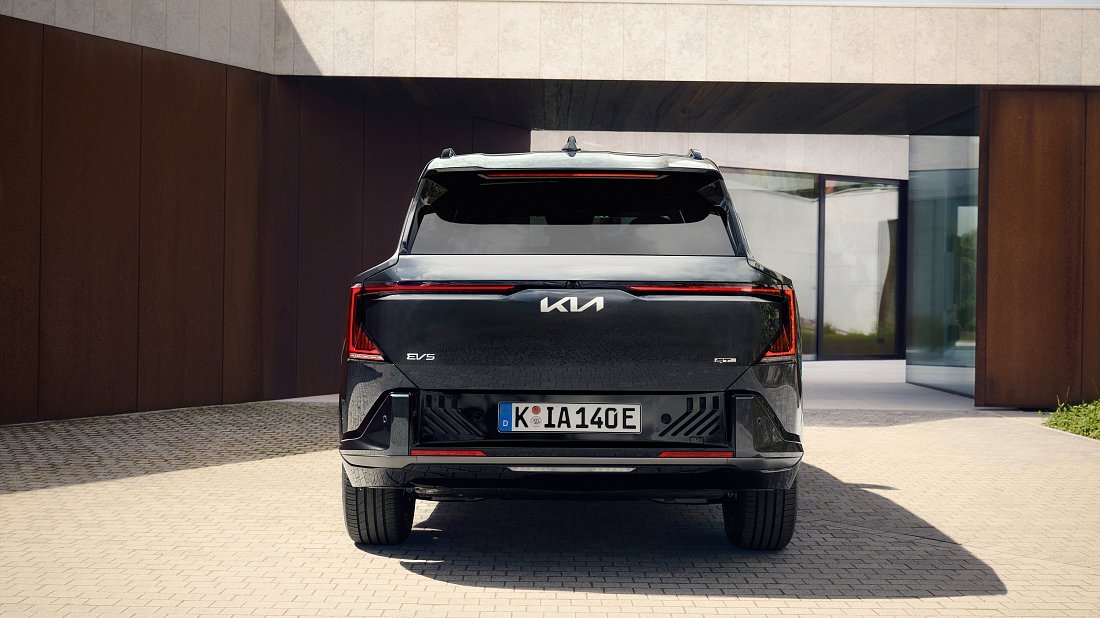 Kia EV5 Long Range FWD (2026-…) rear view photo, taillights, trunk, spoiler, badge, bumper, exterior