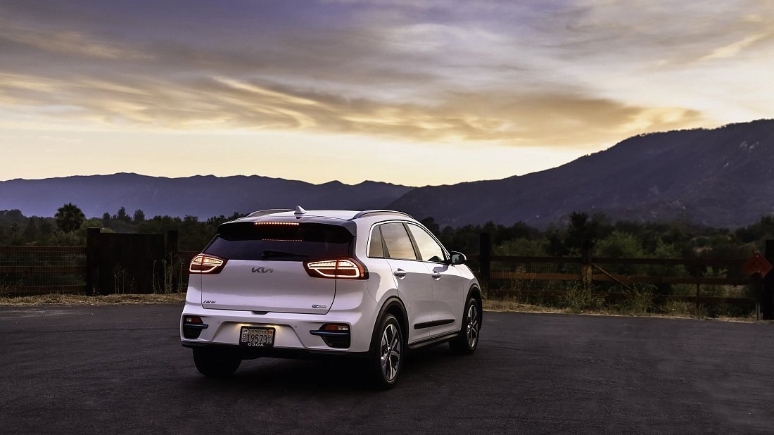 Kia Niro EV Standard Range (2019-2022) rear view, taillights, trunk, spoiler, badge, bumper, exterior