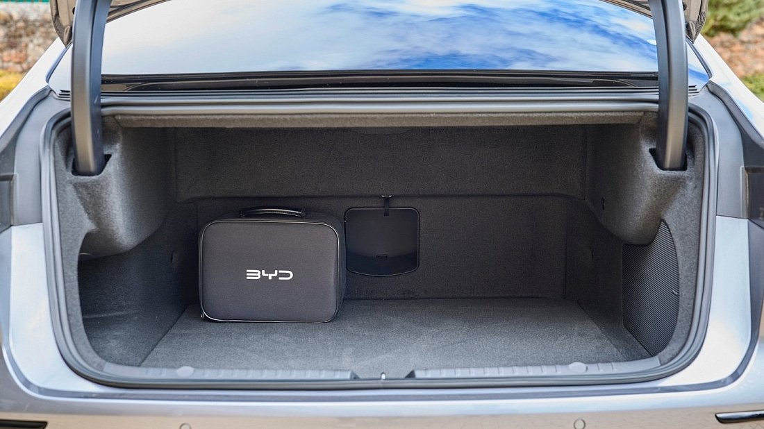 BYD Han AWD (2023-…) trunk, boot, seats up, seats upright, cargo space, cargo volume, cargo capacity, storage