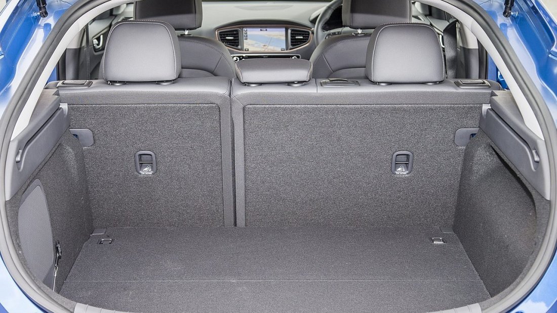 Hyundai Ioniq Electric Gen 1 (2016-2019) trunk photo, boot, seats up, seats upright, cargo space, cargo volume, cargo capacity, storage