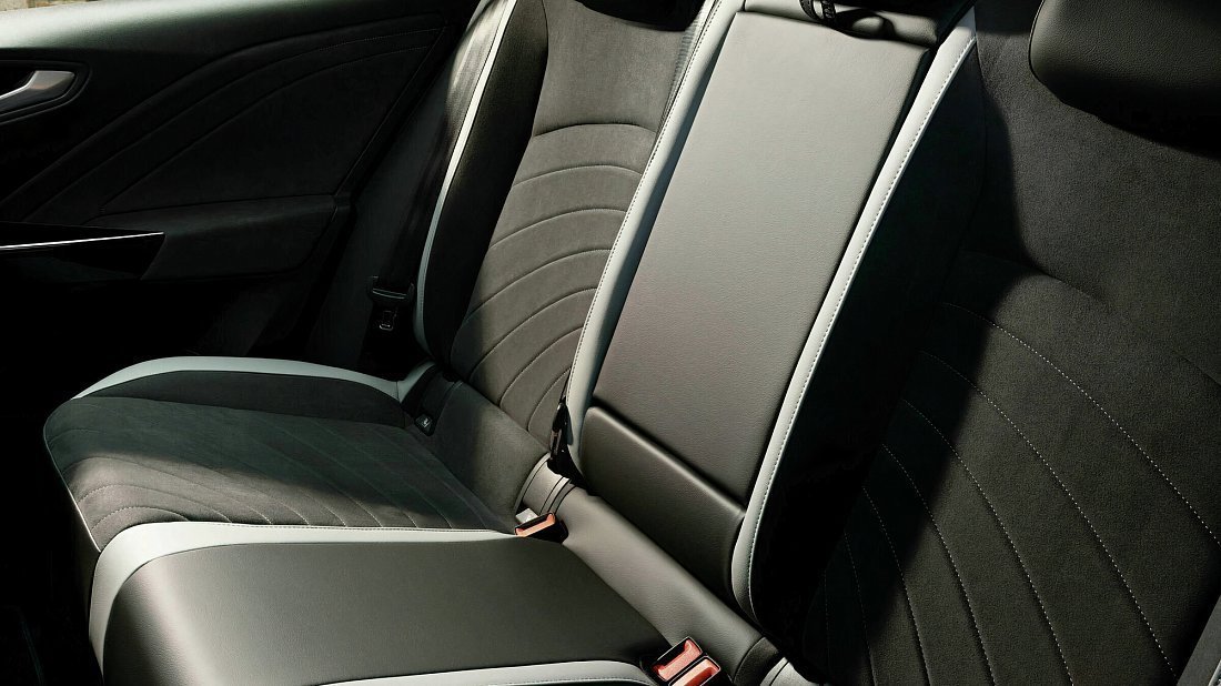 Volkswagen ID.3 GTX (2024-…) rear seats, back seats, passenger seats, legroom, headroom, interior
