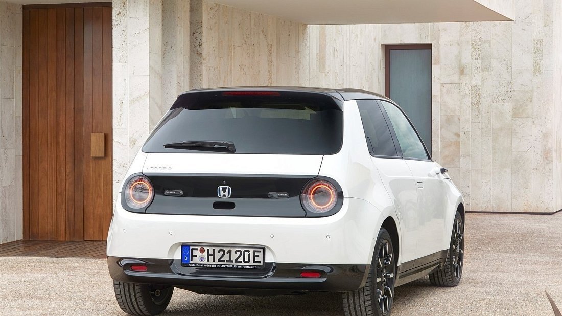 Honda e Advance (2020-2023) rear quarter, three-quarter view, diagonal, exterior
