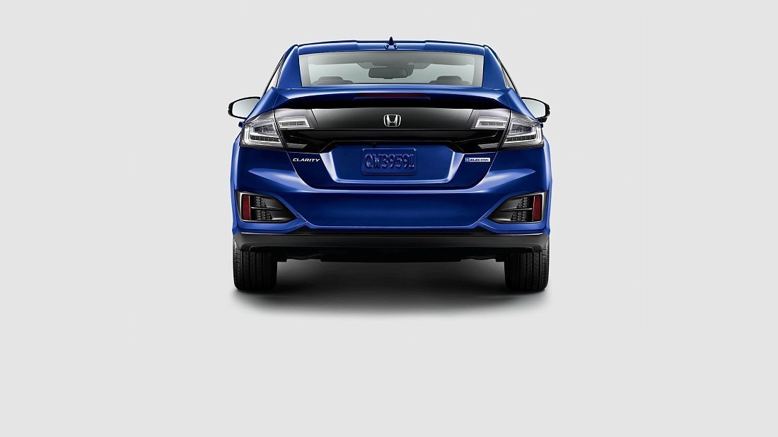 Honda Clarity Electric (2017-2019) rear view photo, taillights, trunk, spoiler, badge, bumper, exterior