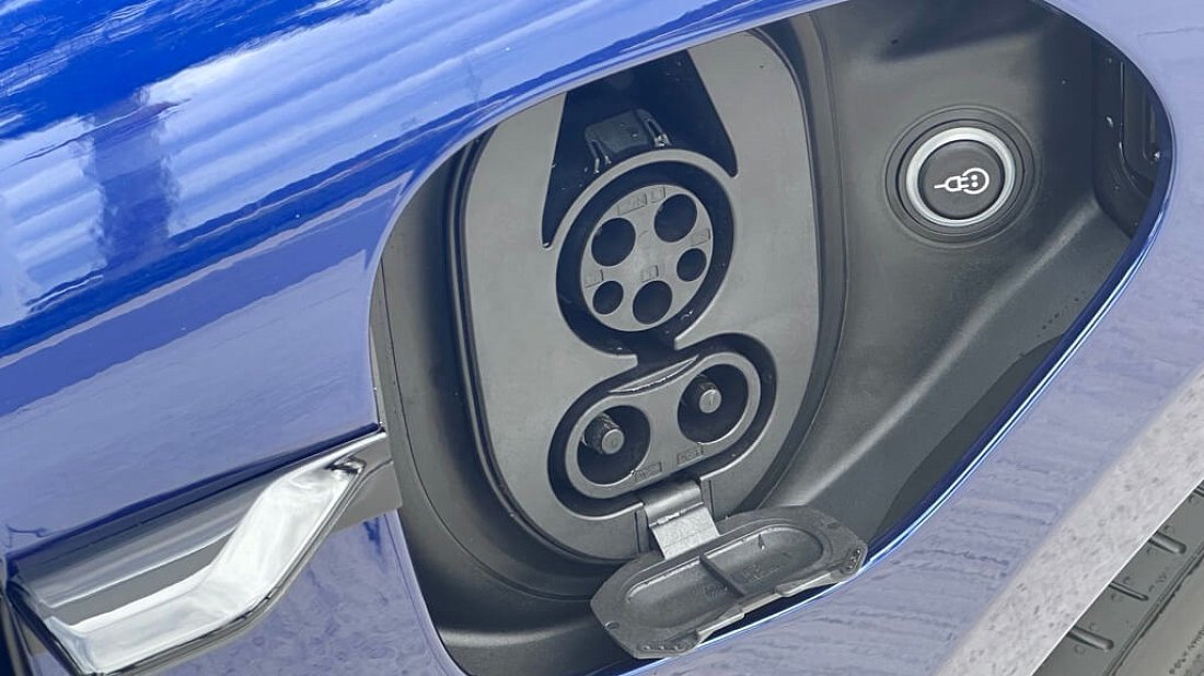 Porsche Taycan Turbo GT (2024-…) charge port USA, charging, inlet, plug, connector