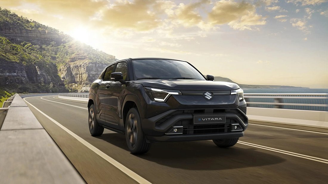 Suzuki e Vitara 61 kWh FWD (2025-…) front view photo, front quarter, diagonal, exterior