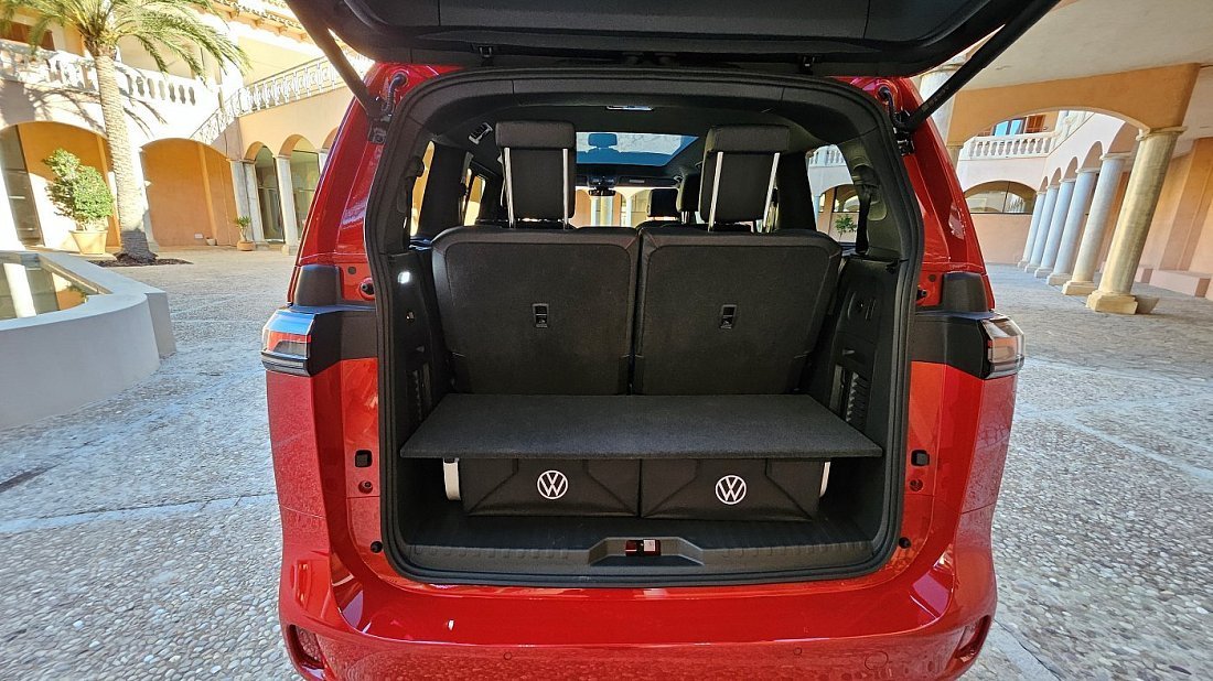 Volkswagen ID.Buzz Long GTX (2024-…) trunk, boot, seats up, seats upright, cargo space, cargo volume, cargo capacity, storage