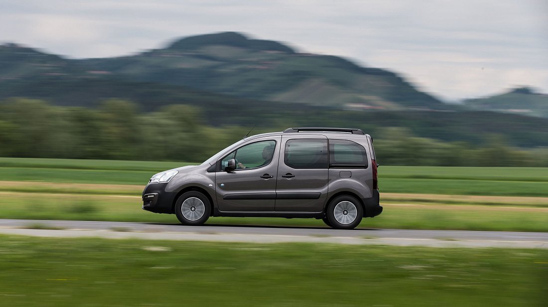 Peugeot Partner Tepee Electric (2017-2020) side profile photo, silhouette, doors, wheels, exterior
