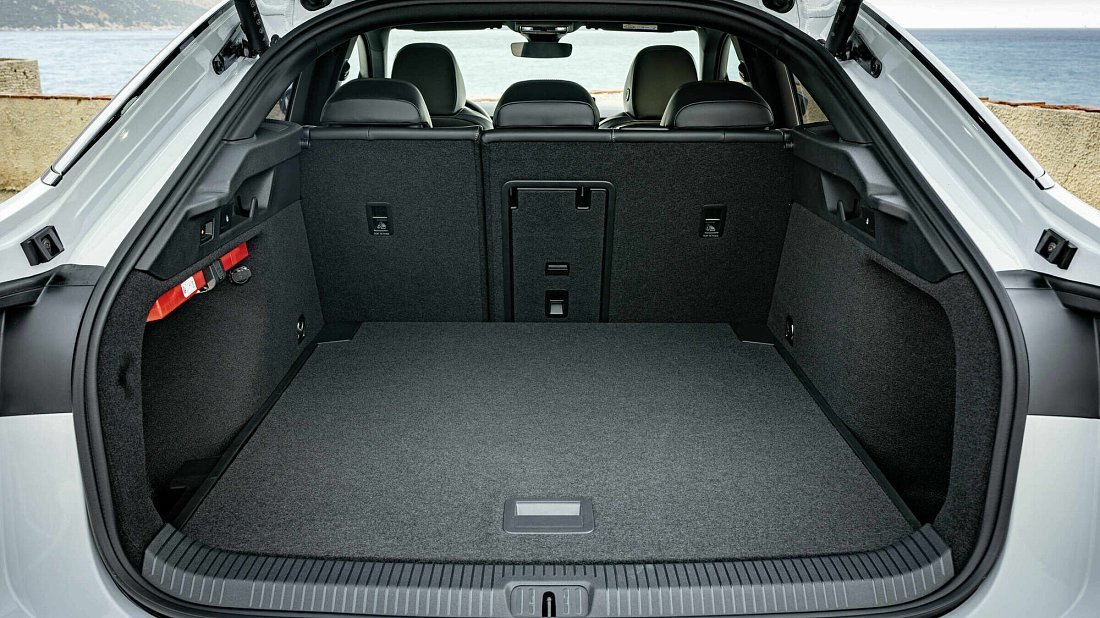Volkswagen ID.7 GTX (2024-…) trunk, boot, seats up, seats upright, cargo space, cargo volume, cargo capacity, storage