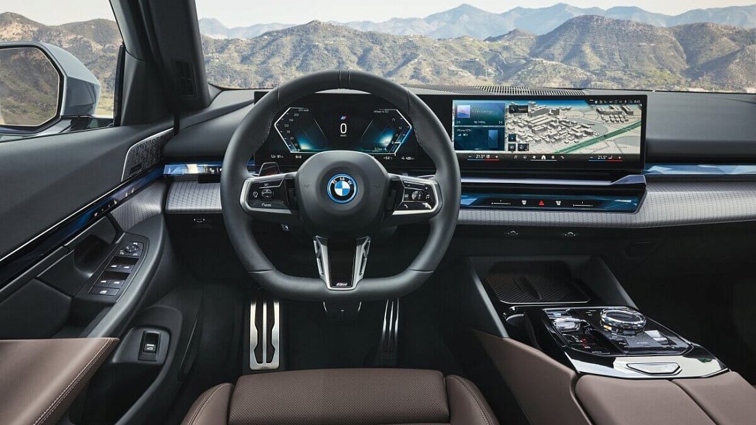 BMW i5 M60 xDrive (2025-…) interior, front seat, driver seat, dashboard, steering wheel, infotainment, cockpit