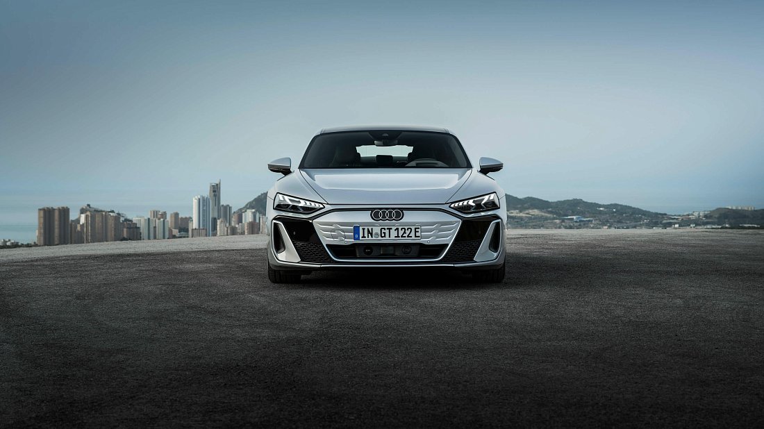 Audi e-tron GT quattro (2025-…) front fascia photo, grille, headlights, bumper, exterior