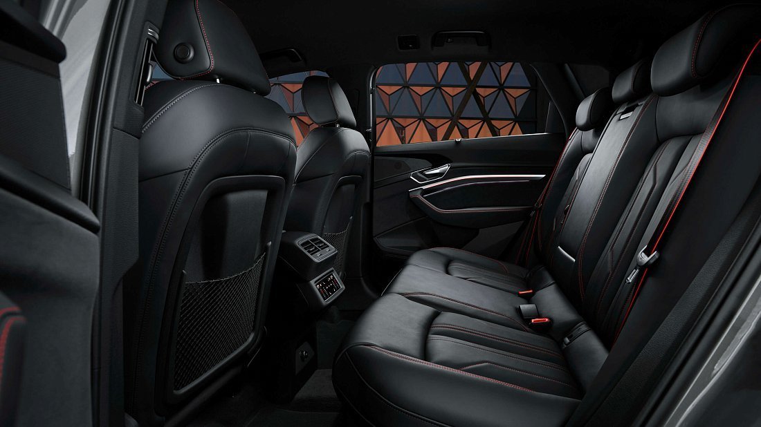 Audi Q8 Sportback e-tron 55 quattro (2022-…) rear seats, back seats, passenger seats, legroom, headroom, interior