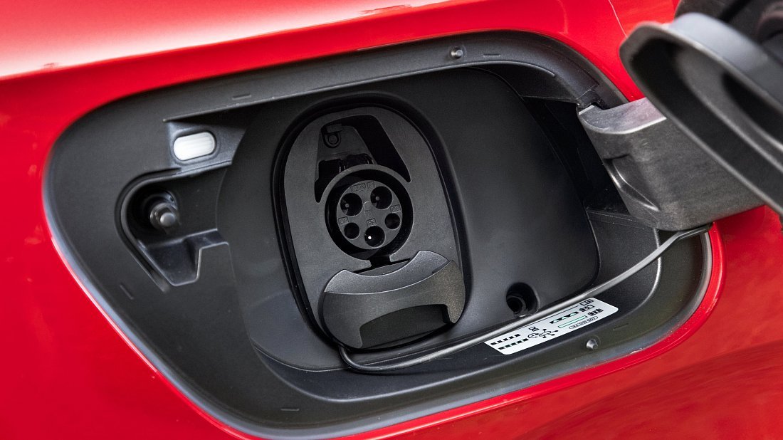 Volkswagen ID.4 GTX (2025-...) charge port USA photo, charging, inlet, plug, connector