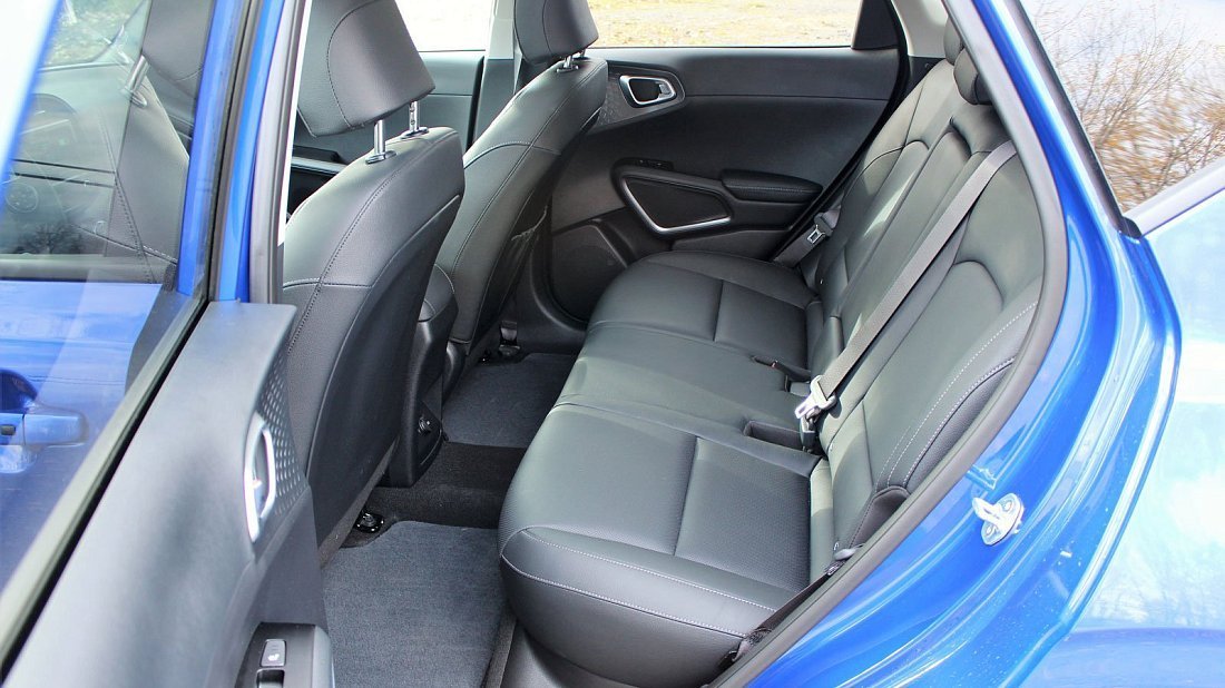 Kia Soul EV Standard Range (2020-…) rear seats, back seats, passenger seats, legroom, headroom, interior