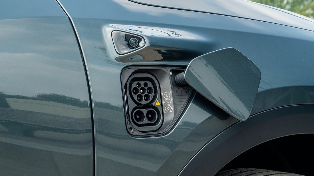 NIO EL8 Standard Range (2024-…) charge port Europe, charging, inlet, plug, connector