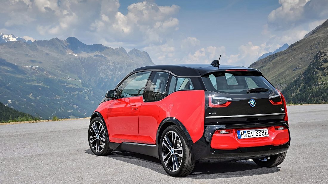 BMW i3s BEV 120 Ah (2018-2022) rear quarter, three-quarter view, diagonal, exterior