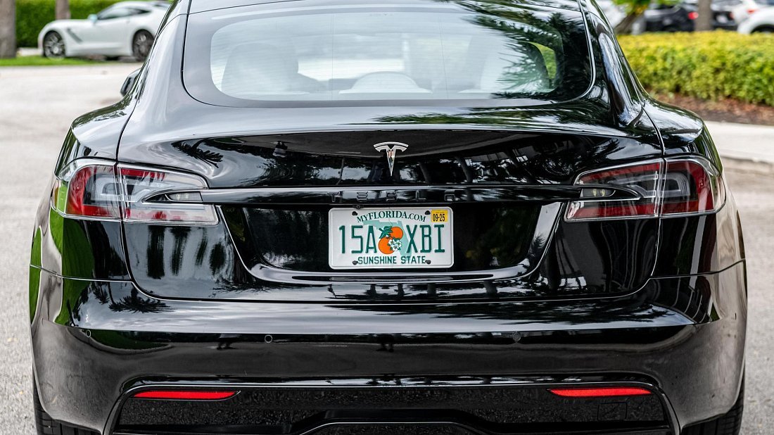 Tesla Model S Dual Motor (2021-…) rear view, taillights, trunk, spoiler, badge, bumper, exterior