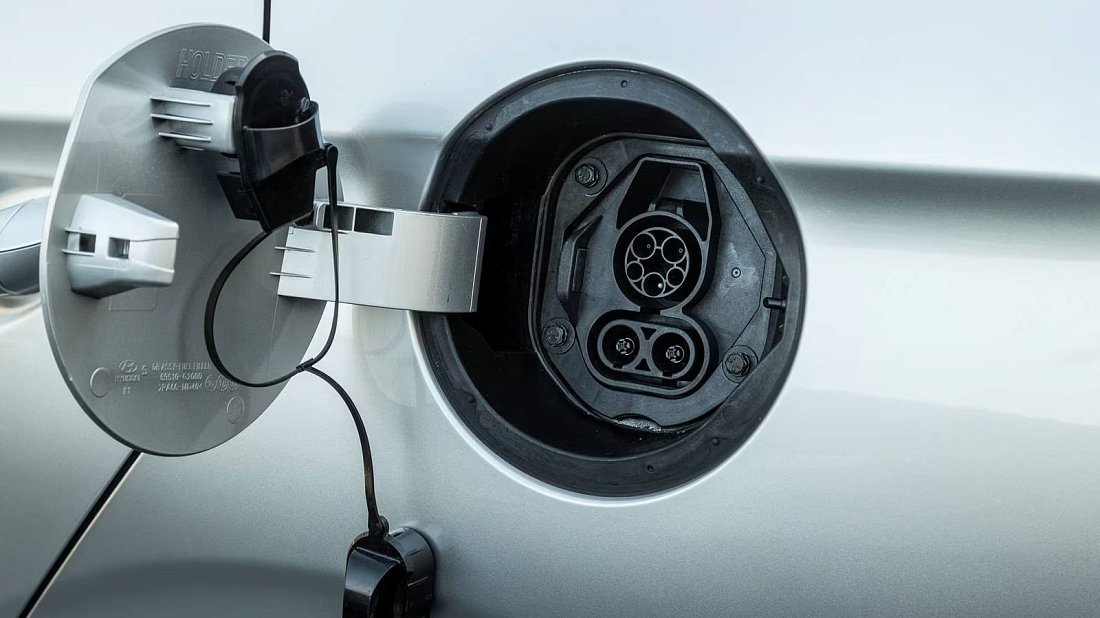 Hyundai Ioniq Electric Gen 2 (2019-2022) charge port USA photo, charging, inlet, plug, connector