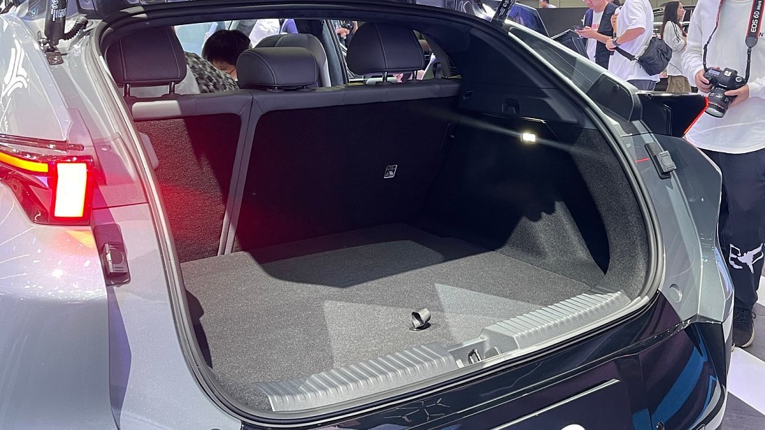 Lynk & Co 02 (2025-...) trunk photo, boot, seats up, seats upright, cargo space, cargo volume, cargo capacity, storage