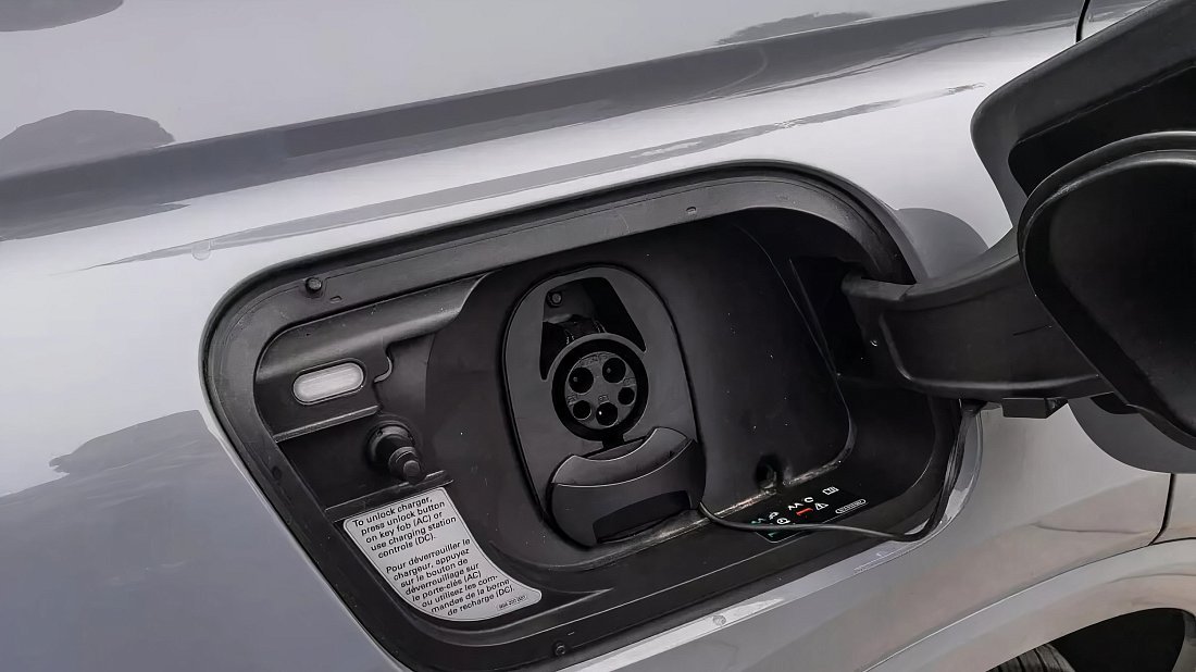 Audi Q4 e-tron 40 (2025-...) charge port USA photo, charging, inlet, plug, connector