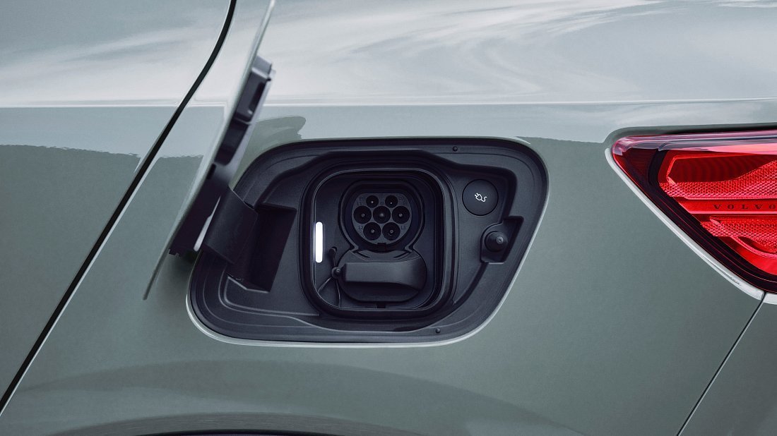 Volvo XC40 Recharge (EX40) Pure Electric (2022) charge port Europe, charging, inlet, plug, connector