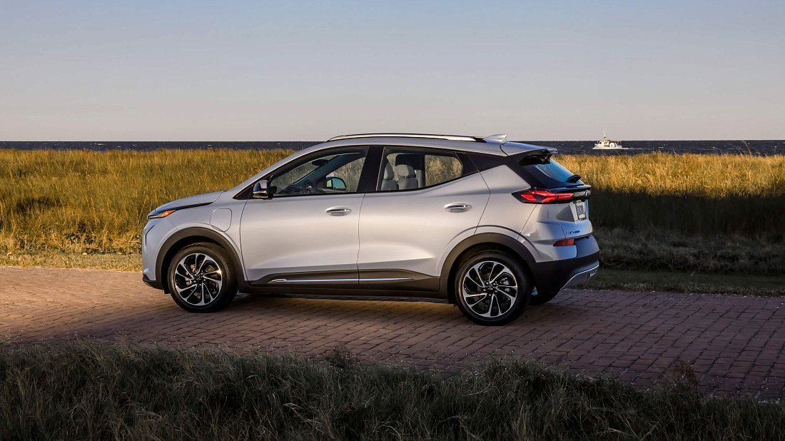 Chevrolet Bolt EUV Gen 1 (2022-2023) side profile, silhouette, doors, wheels, exterior
