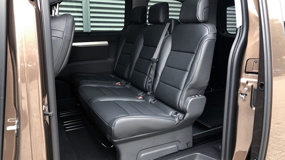 Toyota Proace Verso Electric M 50 kWh (2021-2024) rear seats, back seats, passenger seats, legroom, headroom, interior