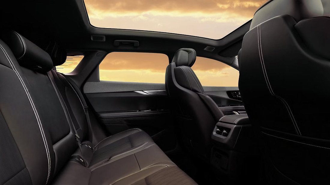 Cadillac Optiq AWD (2024-…) rear seats photo, back seats, passenger seats, legroom, headroom, interior