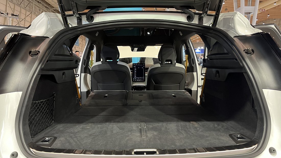 Polestar 3 Long Range Performance (2024-…) trunk, boot, expanded, folded seats, maximum volume, max cargo, max capacity, max storage